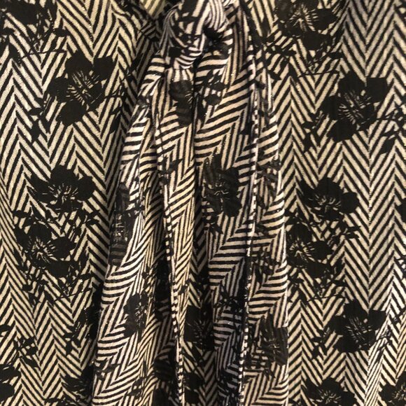 Liz Claiborne Black and Gray Sheer Sleeveless Top XL - Picture 3 of 7